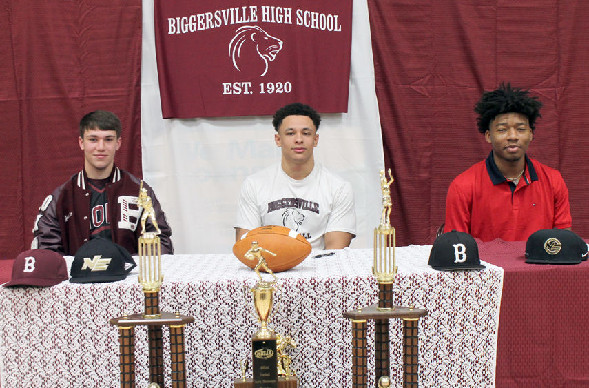 Three Lions sign collegiately